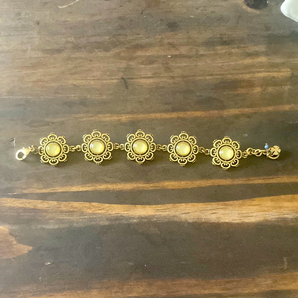 Vintage style gold bracelet